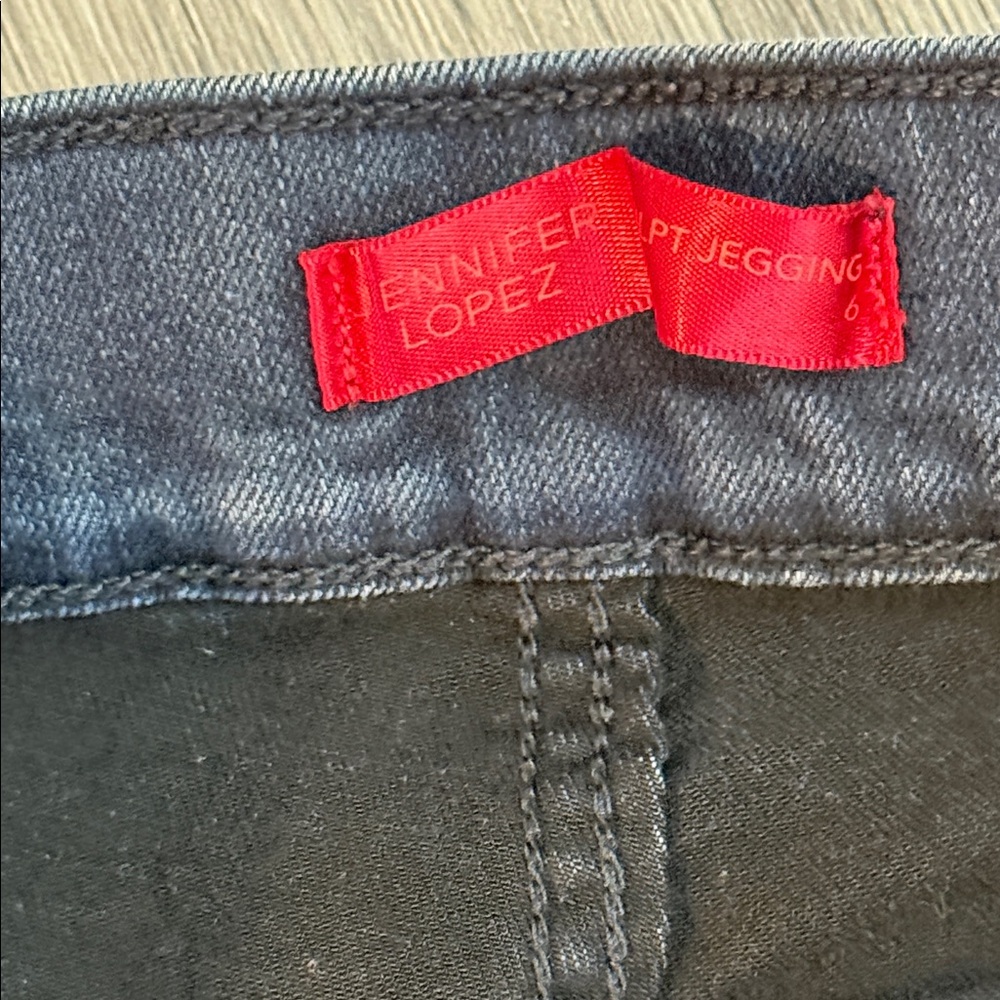 Jennifer Lopez Dark Blue Skinny Jeans EUC - Picture 5 of 7